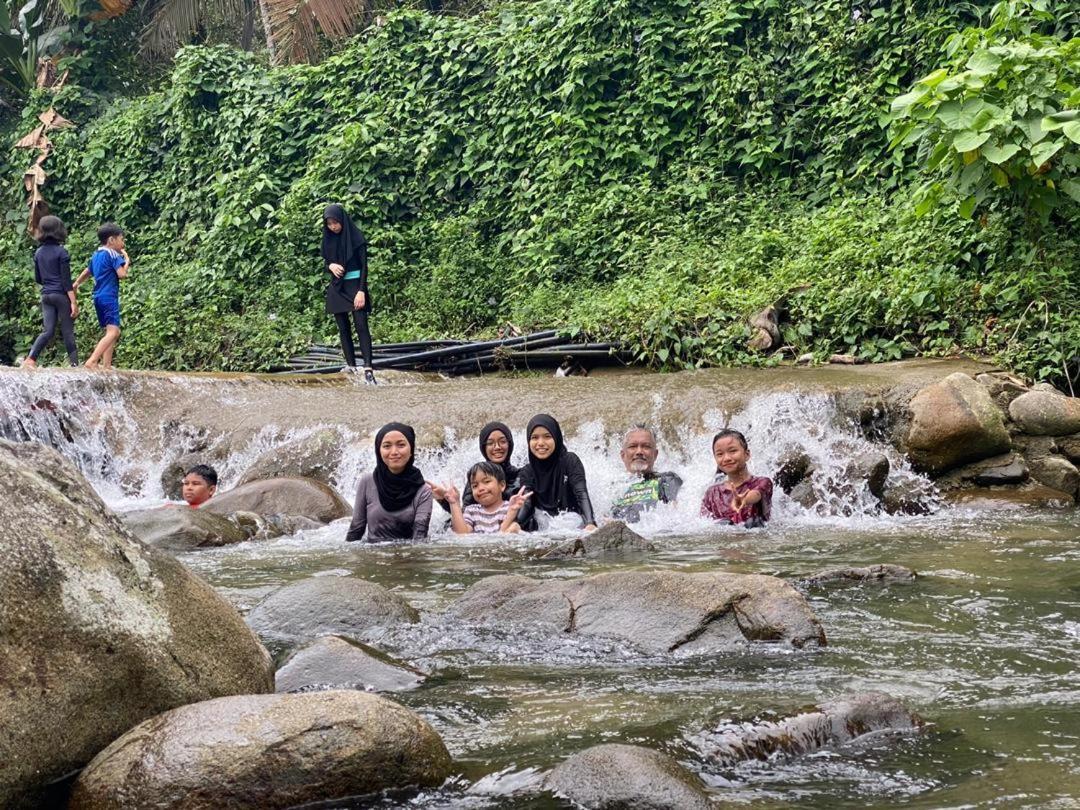 Lopoh Waterfront Budget Chalets Villa Hulu Langat Eksteriør bilde